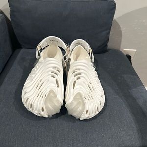 Salehe Bembury Crocs Size 10 White